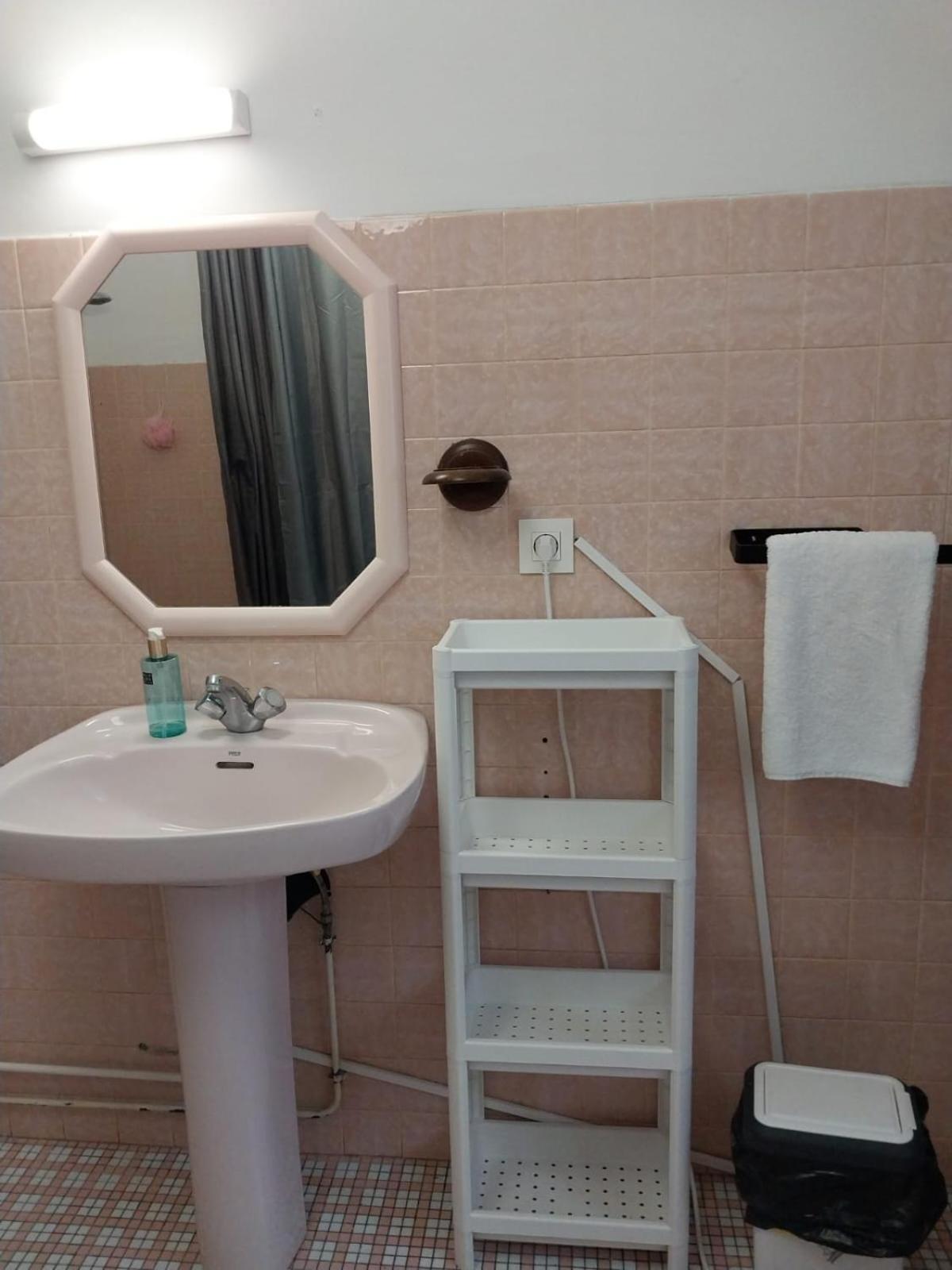 Econmic Room In A Private Apartament Hendaye Kültér fotó